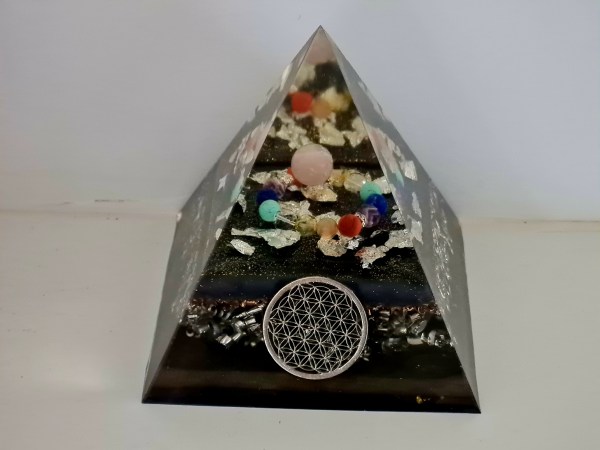 Orgonite pyramide quartz rose bracelet 7 chakras noire